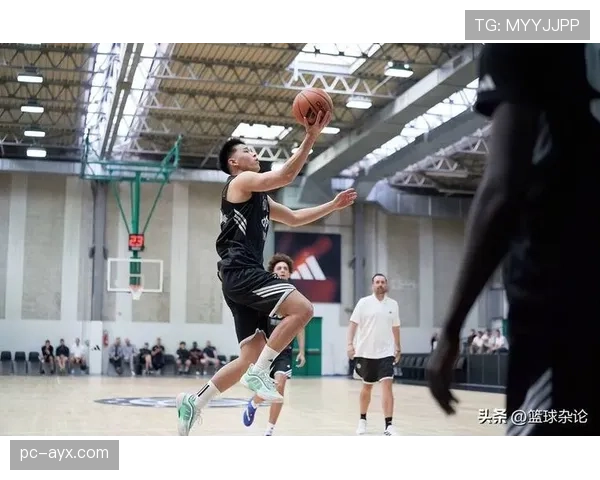 赛前投篮训练，多位球员被观察到使用新的罚球准备动作