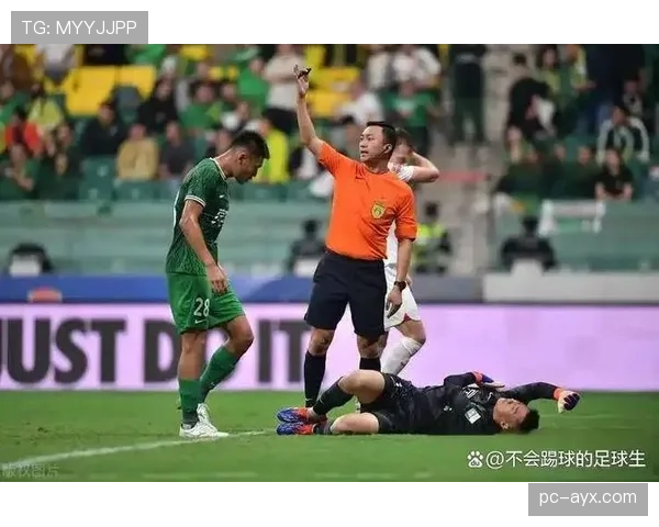 评论：裁判尺度不一？次回合多场关键判罚引发主帅不满